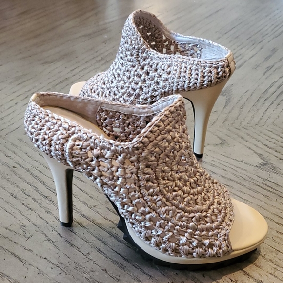 Size 8 womens knit heels. NWOT. - Picture 1 of 5